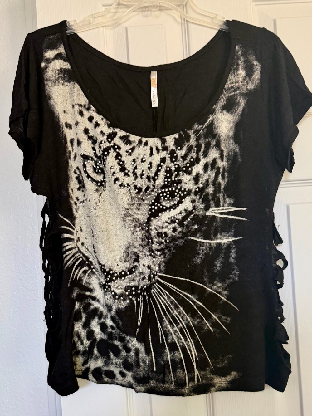 Black Womens Leopard Graphic Scoop Neck Top with Side Cutouts